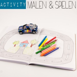 Anleitung für ein Activity-Spiel: Zeichne eine Straße in ein Malheft und nutze diese für deine Mini-Spielzeugautos. Perfekt für lange Autofahrten. Ein Tutorial von johannarundel.de