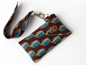 Tasche für ein Smartphone aus einer alten Krawatte