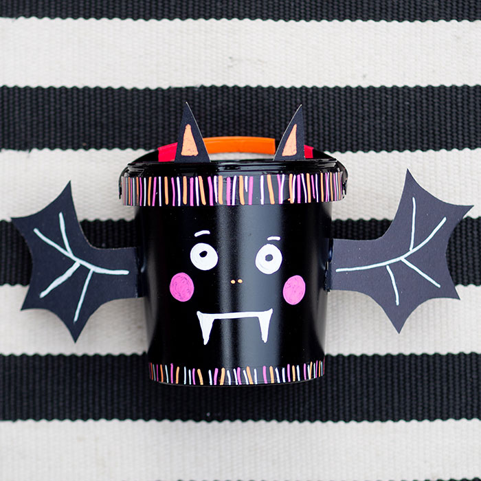 DIY Fledermaus-Eimer für Halloween-Süssigkeiten